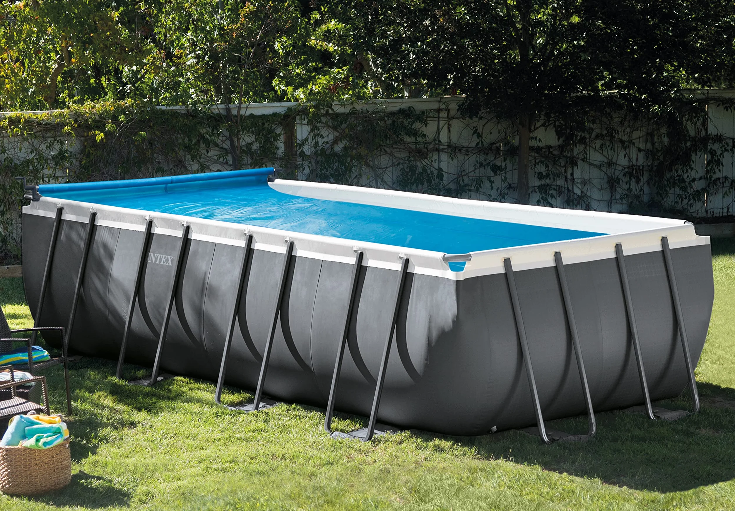 Intex Nettoyeur de Piscine Automatique Zx300 Deluxe & Enrouleur bâche à Bulles pour Piscine rectangulaire de 2,74m à 4,88m