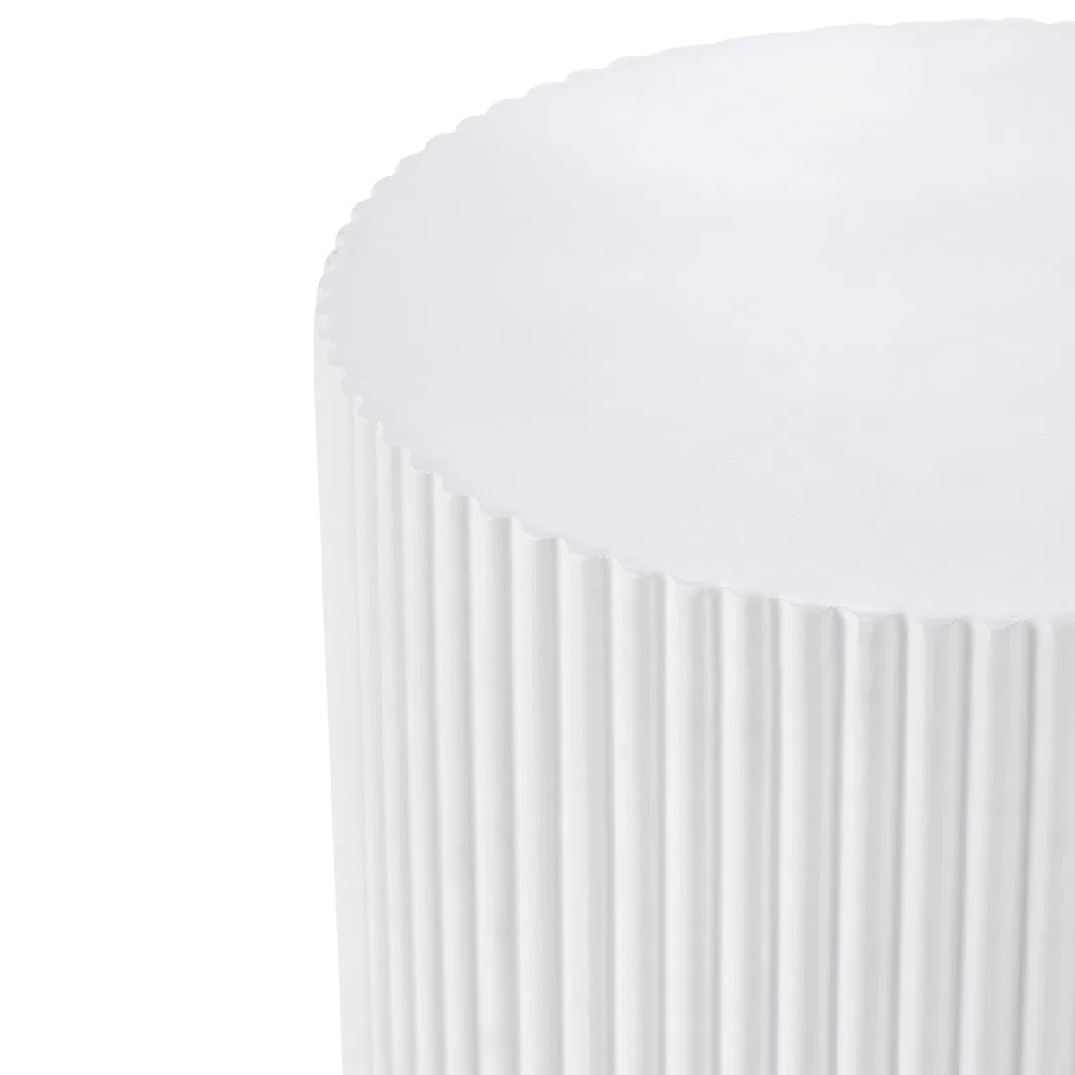 Beliani Table d'Appoint Striée Moderne MgO Ronde Résistante aux UV et aux Taches Blanche Biccari