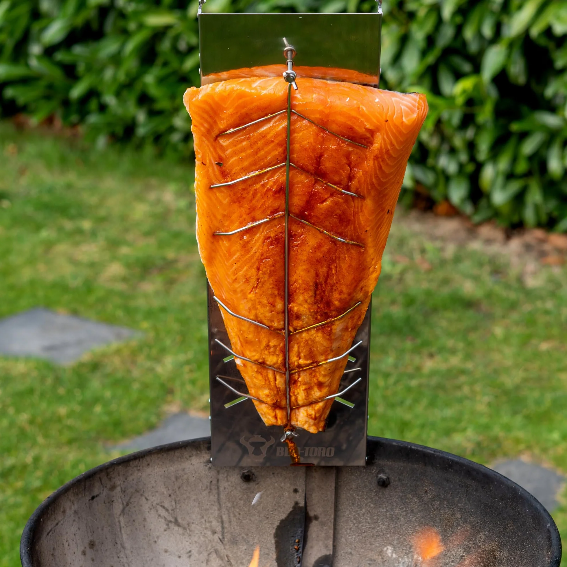 BBQ-Toro Planche à saumon en acier inoxydable pour poisson et filets de saumon - Planche à saumon pour fumer ou griller - Planche à flamme avec inclinaison réglable - Planche à encens pour barbecue