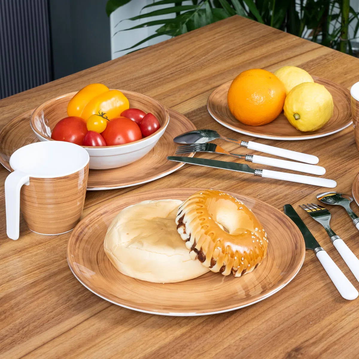Vaisselle en mélamine marron pour 6 personnes - 18 pièces - Aspect bois - Passe au lave-vaisselle - Accessoires de camping - Caravane - Festival - Pique-nique - Fête de jardin