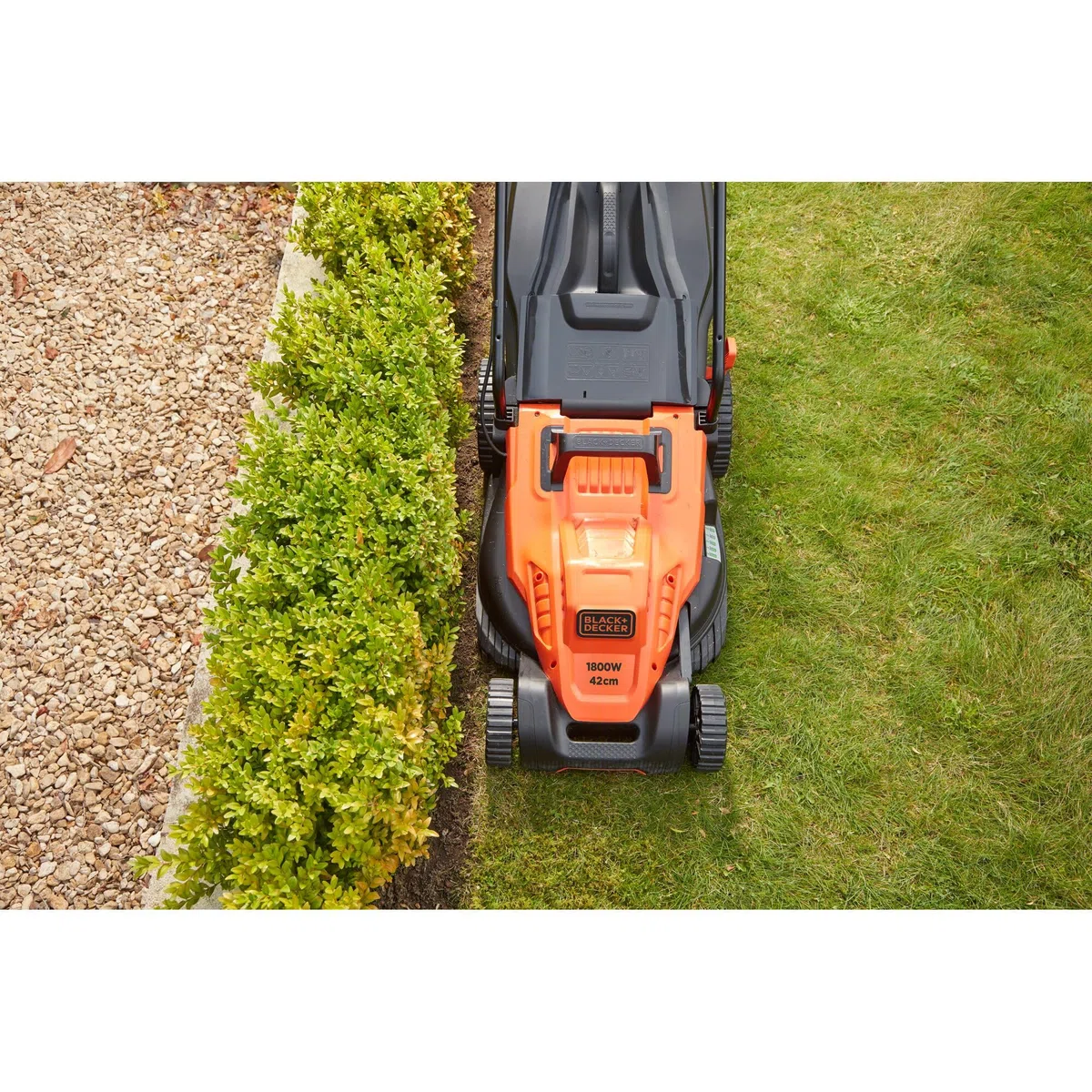 BLACK+DECKER Tondeuse Filaire 1800W, Tondeuse à Gazon Electrique 42 cm, 6 hauteurs réglables 20, 30, 40, 50, 60 et 70 mm, Tondeuse avec Poignée EASYSTEER 3 Positions, BEMW481ES-QS