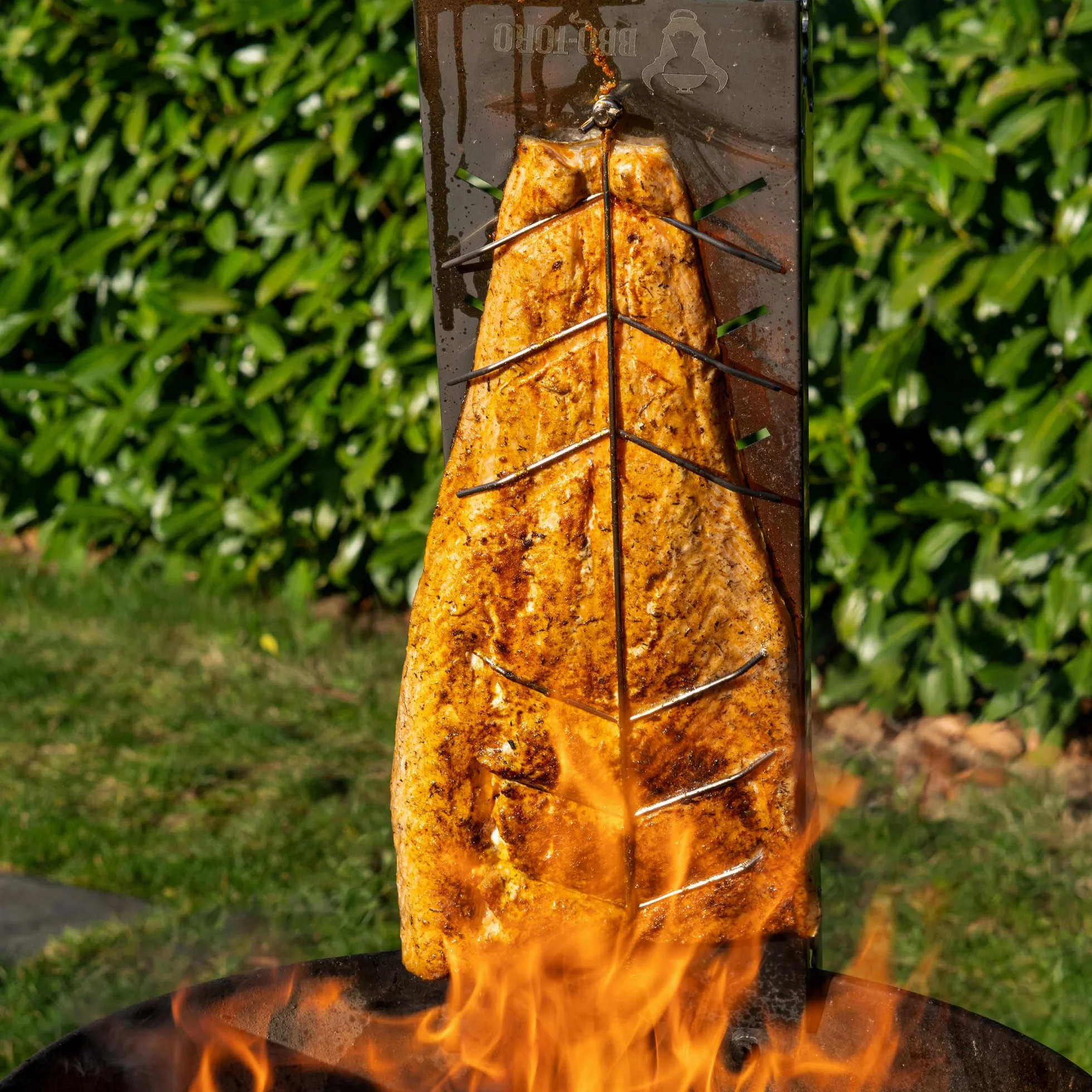 BBQ-Toro Planche à saumon en acier inoxydable pour poisson et filets de saumon - Planche à saumon pour fumer ou griller - Planche à flamme avec inclinaison réglable - Planche à encens pour barbecue