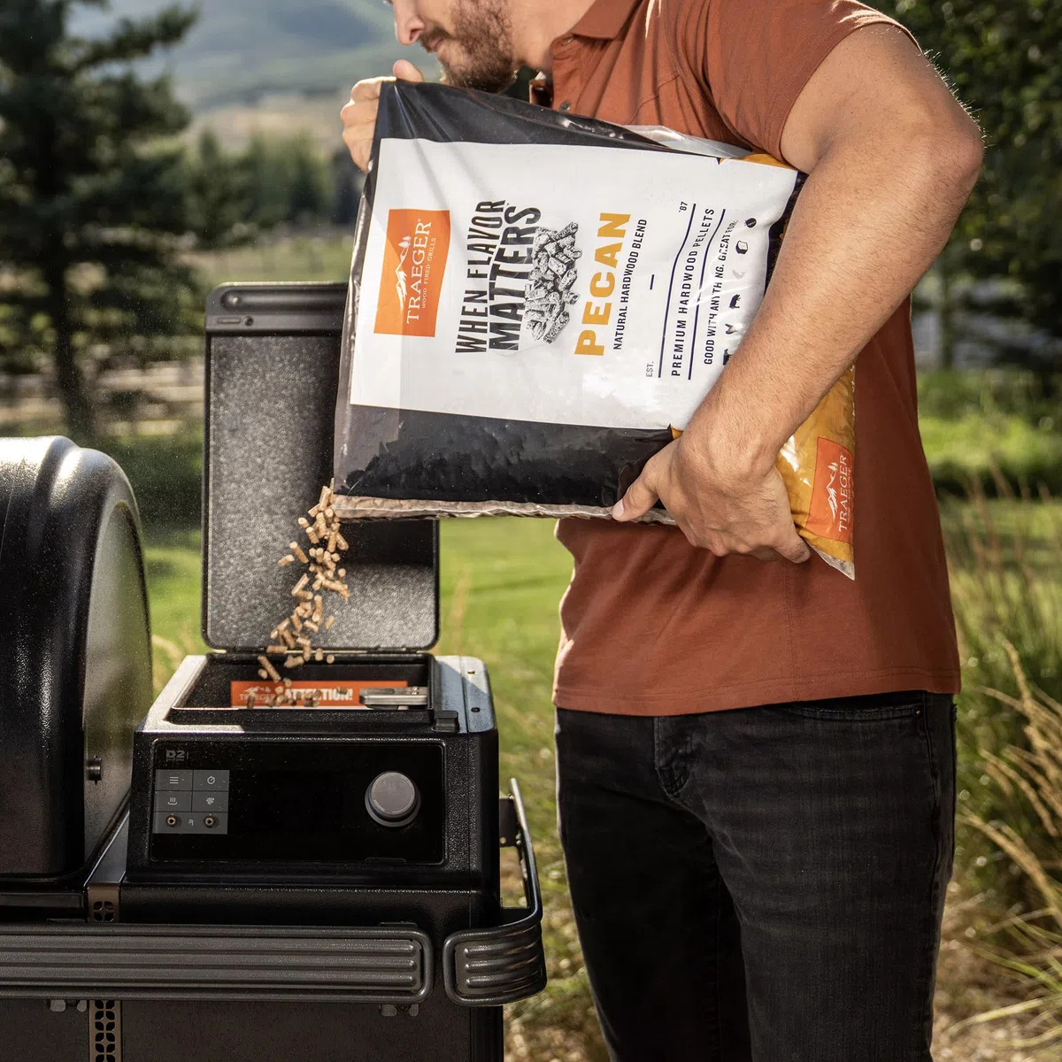 Traeger Grills Granulés de Bois de Noix de pécan 100% Naturel pour fumoirs et Grills à granulés, Barbecue, Cuisson, rôti et Grill, Sac de 8,2 kg
