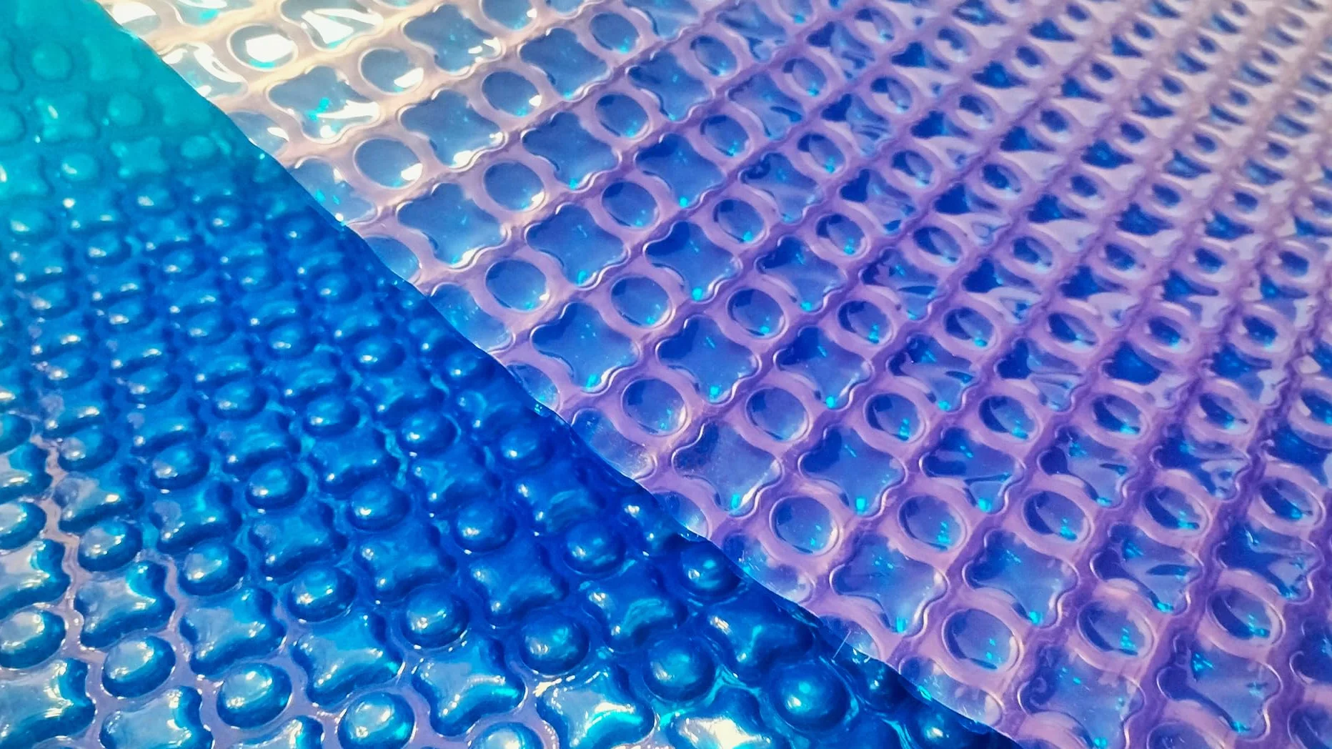 Bâche à Bulles Piscine OXO Dark Blue 500 microns - Non Bordée - Confection France - Kit Oeillets et bâchette Protection