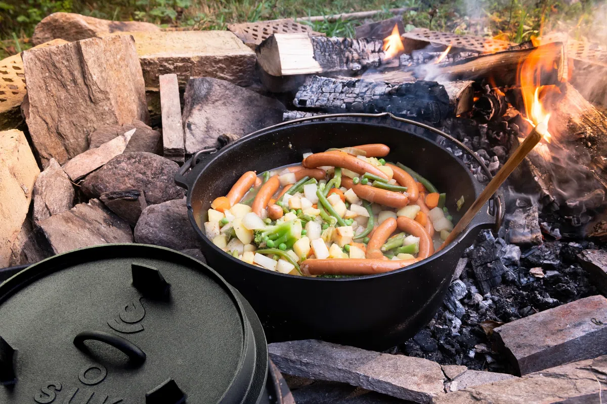 Barbecue Suspendu sur Trépied avec Marmite en Fonte et Grille de Cuisson 46 cm, Brasero 50 cm, Chaîne 150 cm, Charbon de Bois