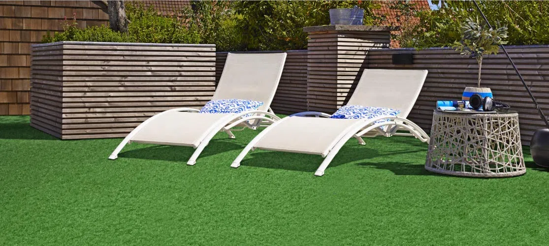 MadeInNature Moquette Gazon synthétique Vert extérieur, intérieur - Grand Choix de Dimensions - Tapis Type Gazon Artificiel - pour Jardin, terrasse - revêtement de Sol Outdoor (550*200cm)