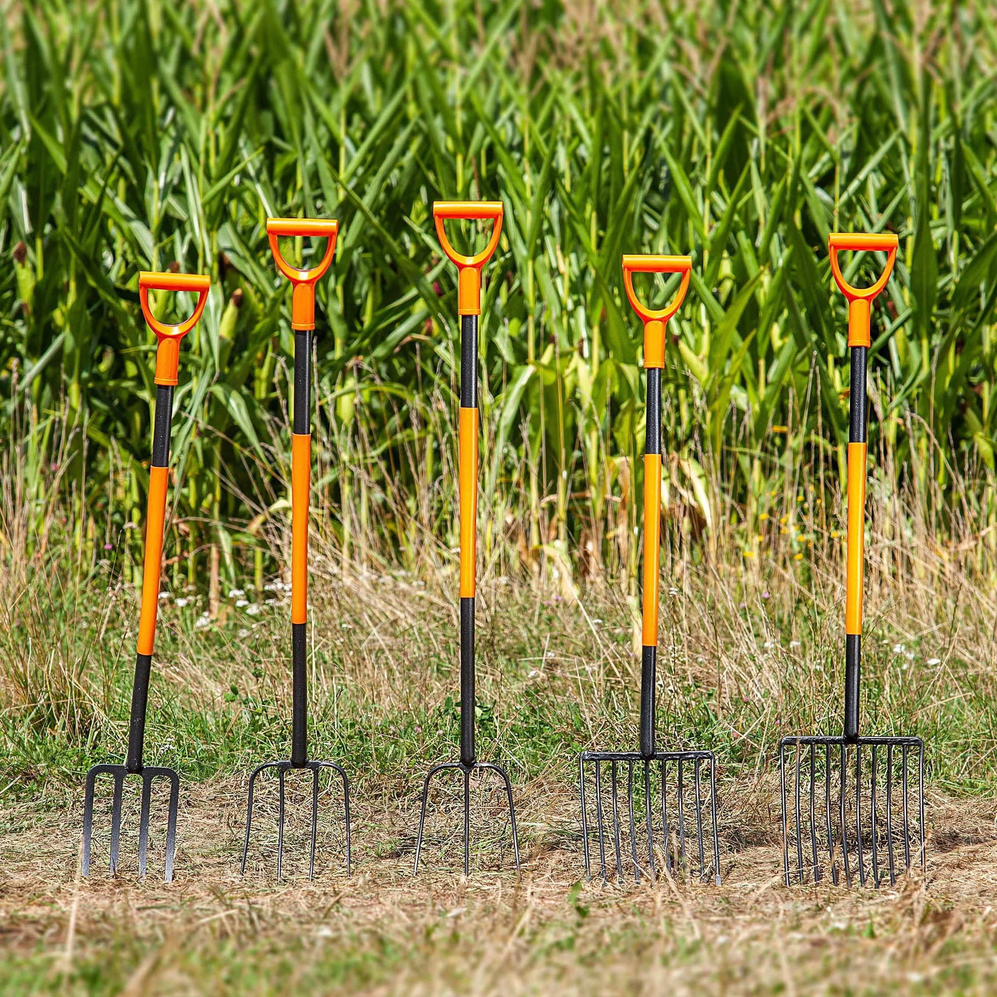 KADAX Fourche à Pommes de Terre dotée d'une Tête en Acier Trempé au Carbone et des Dents Plates, Outil de Jardin avec Manche Long (9 Dents)