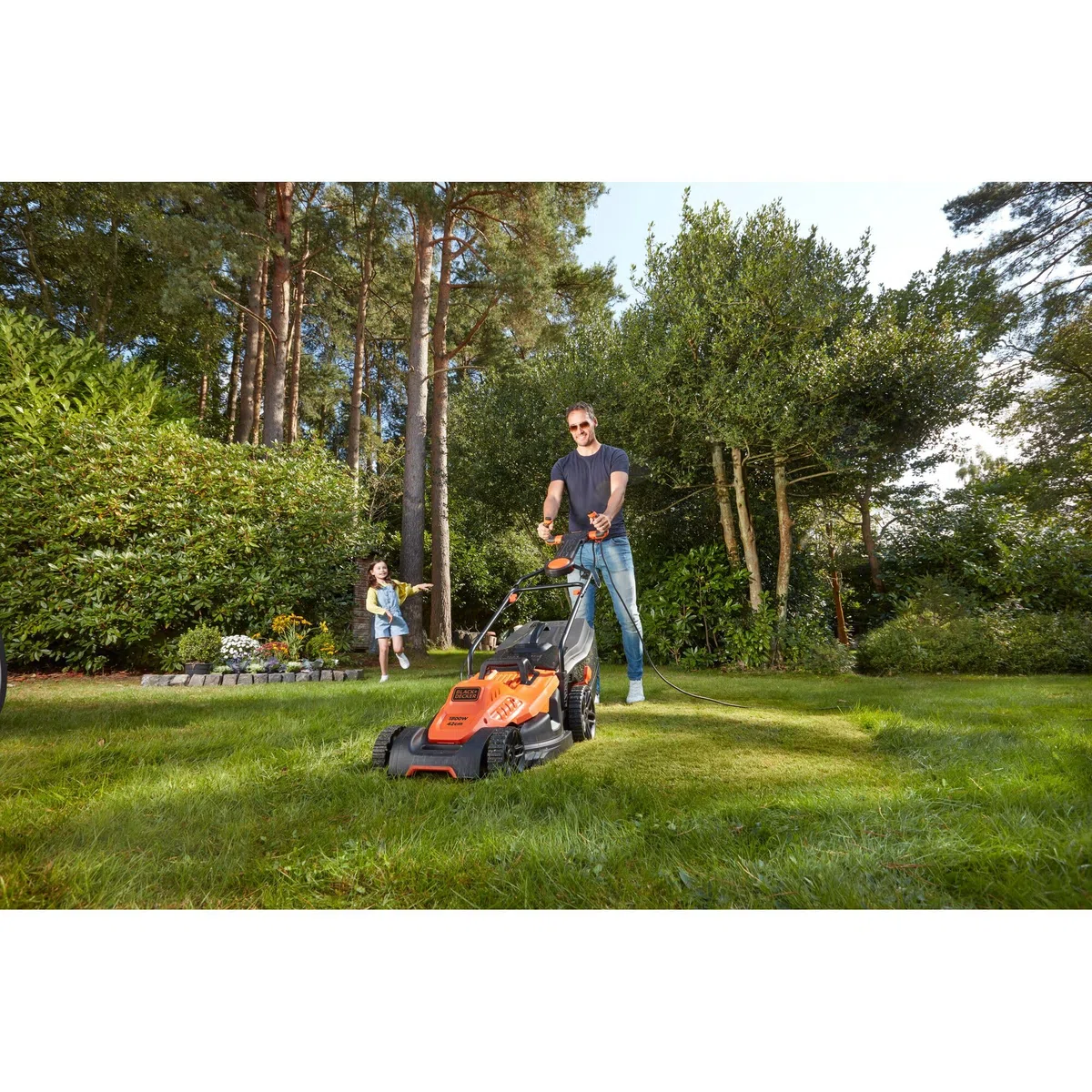 BLACK+DECKER Tondeuse Filaire 1800W, Tondeuse à Gazon Electrique 42 cm, 6 hauteurs réglables 20, 30, 40, 50, 60 et 70 mm, Tondeuse avec Poignée EASYSTEER 3 Positions, BEMW481ES-QS