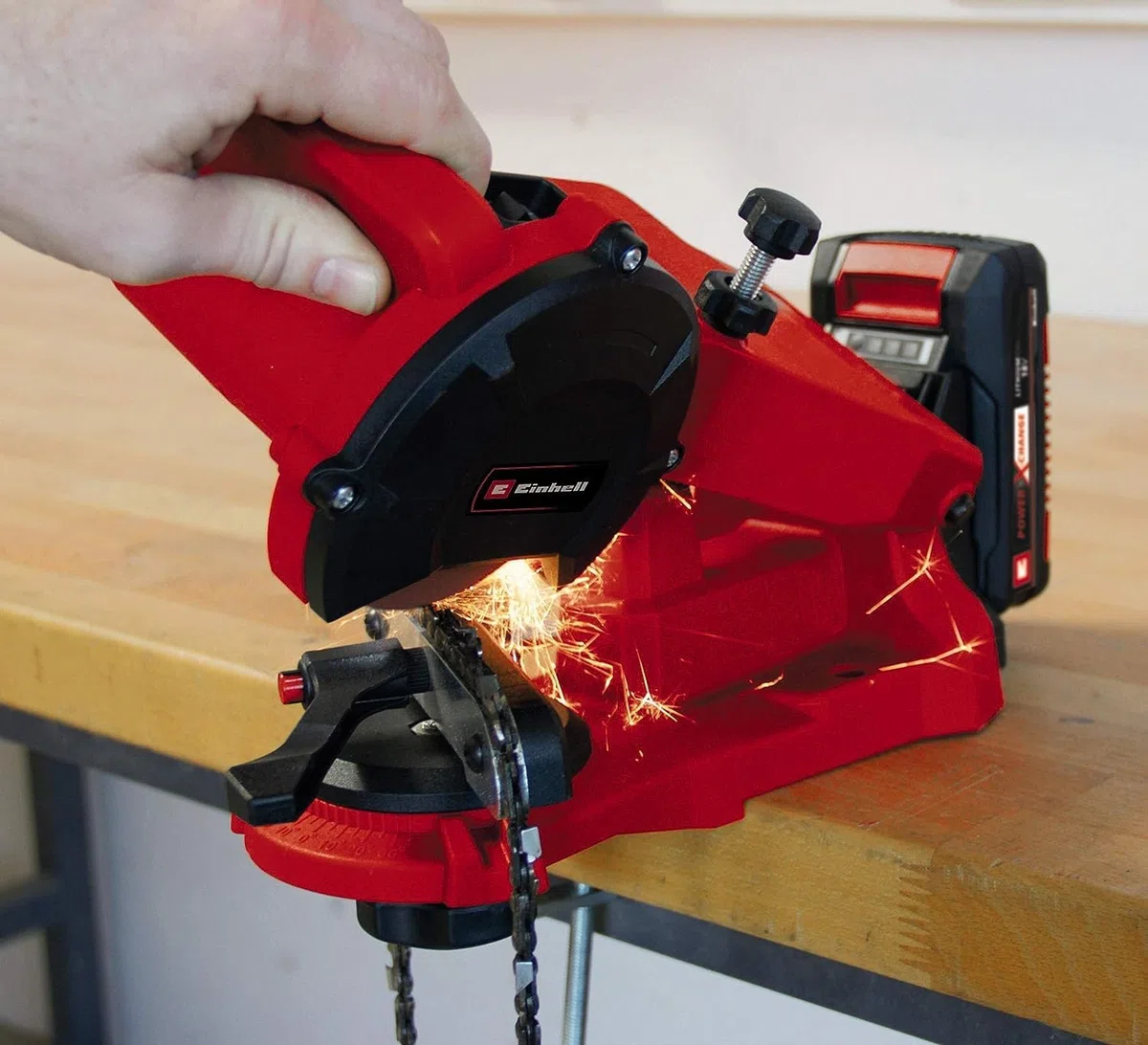 Einhell Affûteuse de chaîne de tronçonneuse sans fil GE-CS 18 Li - Solo Power X-Change (18V, Dispositif de serrage, Livrée avec 1 meule abrasive) Livré sans Batterie ni Chargeur