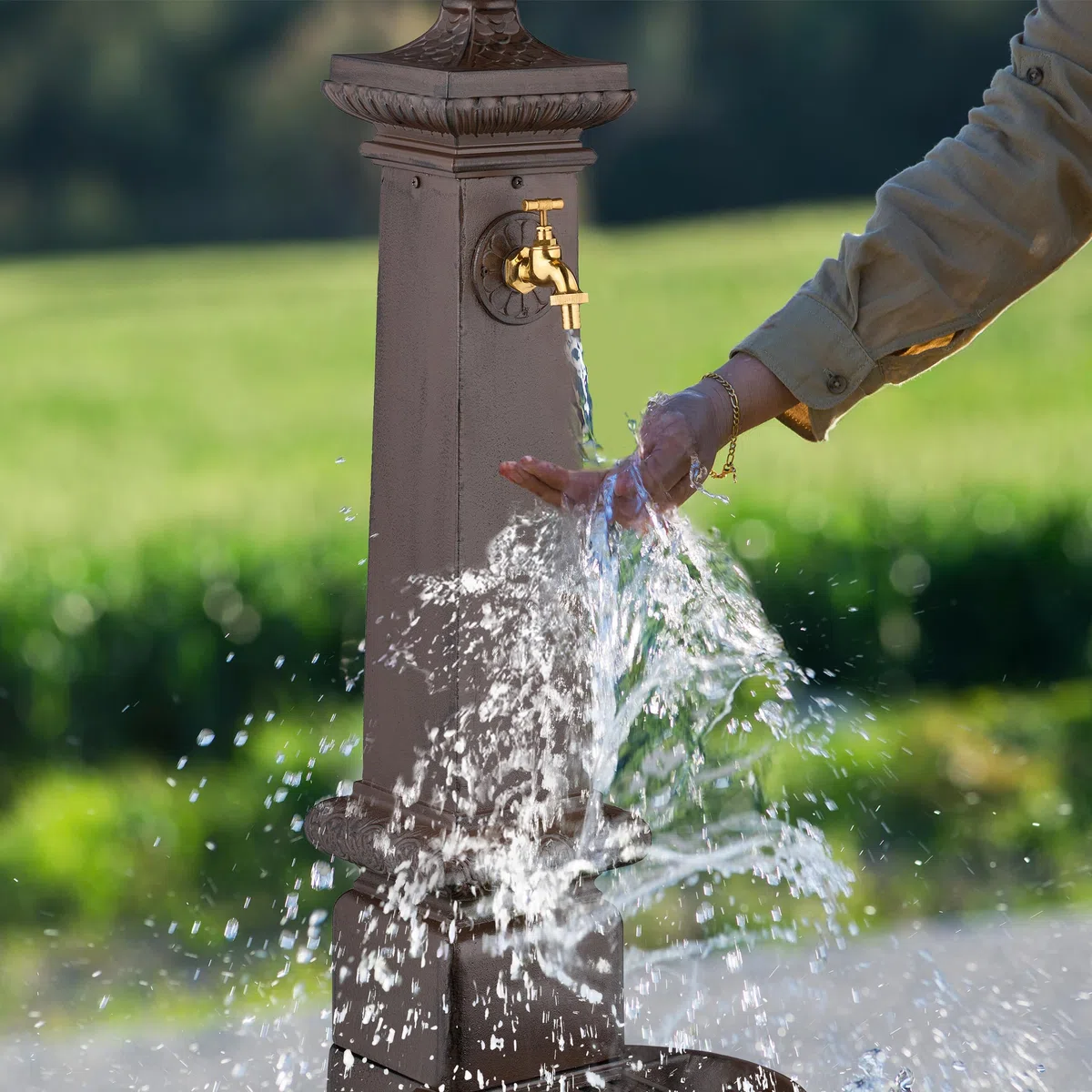Relaxdays Fontaine extérieure pour Le Jardin ou la terrasse, Robinet, bac, HLP : 100 x 44,5 x 38 cm, Marron