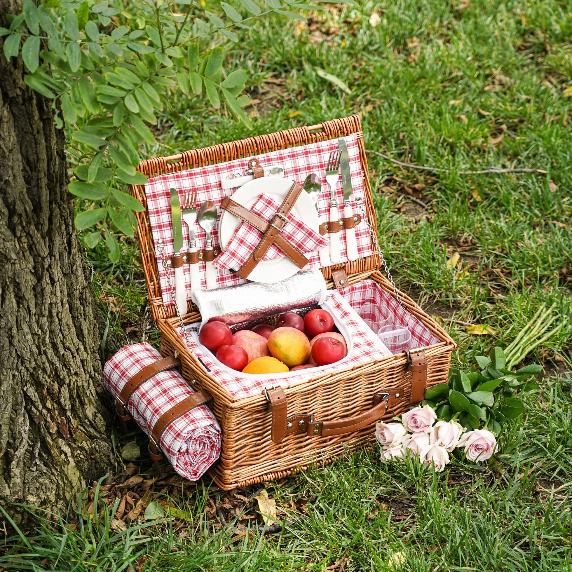 Panier de pique-nique en osier pour 2 personnes avec couverture de pique-nique imperméable et grand compartiment isotherme - Panier de pique-nique en saule avec kit de couverts pour camping, mariage