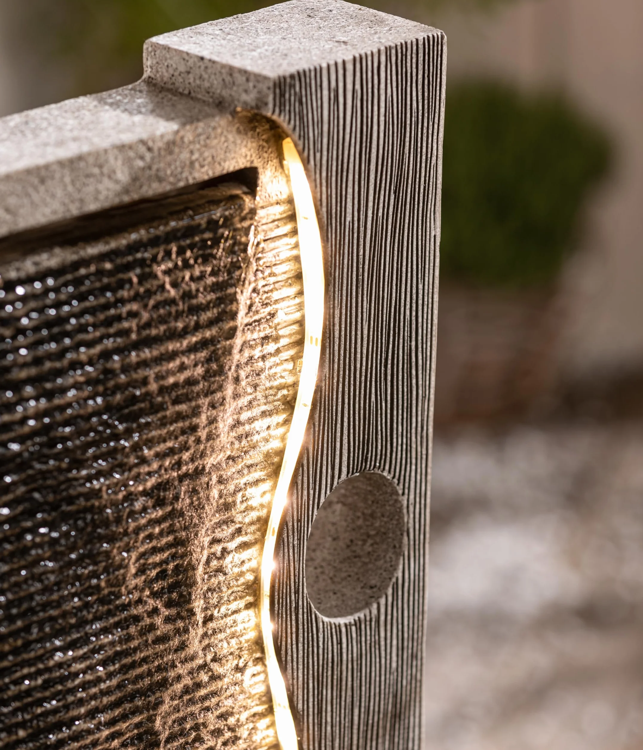 Dehner Fontaine de Jardin Eclipse avec éclairage LED, Environ 100 x 40 x 19,8 cm, polyrésine, Gris